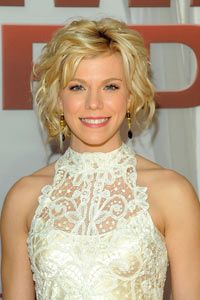 Kimberly Perry of The Band Perry wore a vintage lace dress (originally made in 1905) at the 45th annual CMA Awards in 2011.