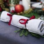 table-setting_DIY-Christmas-crackers.jpg